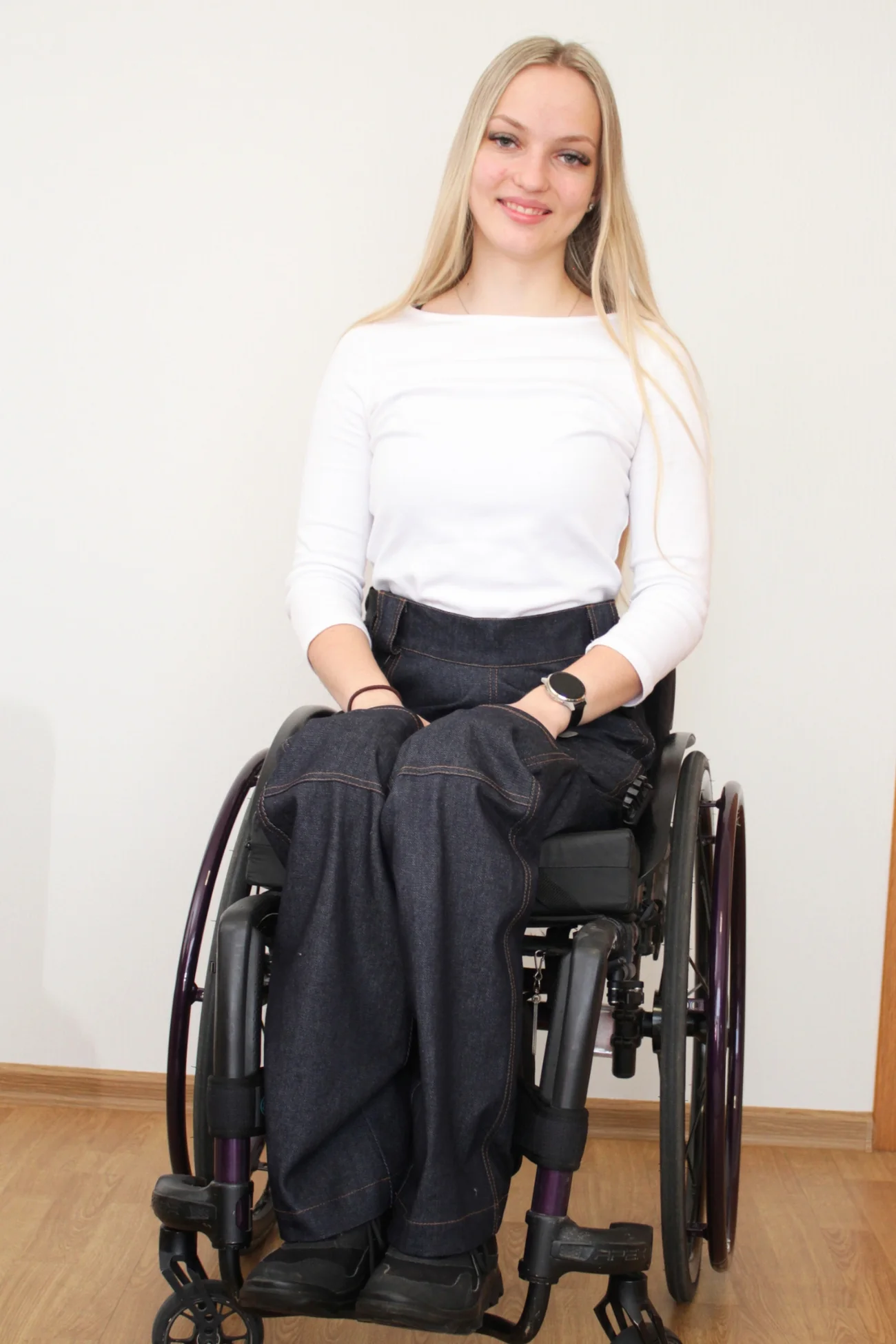 Women's Wheelchair adaptive women’s jeans with seated-pattern in 100% cotton denim