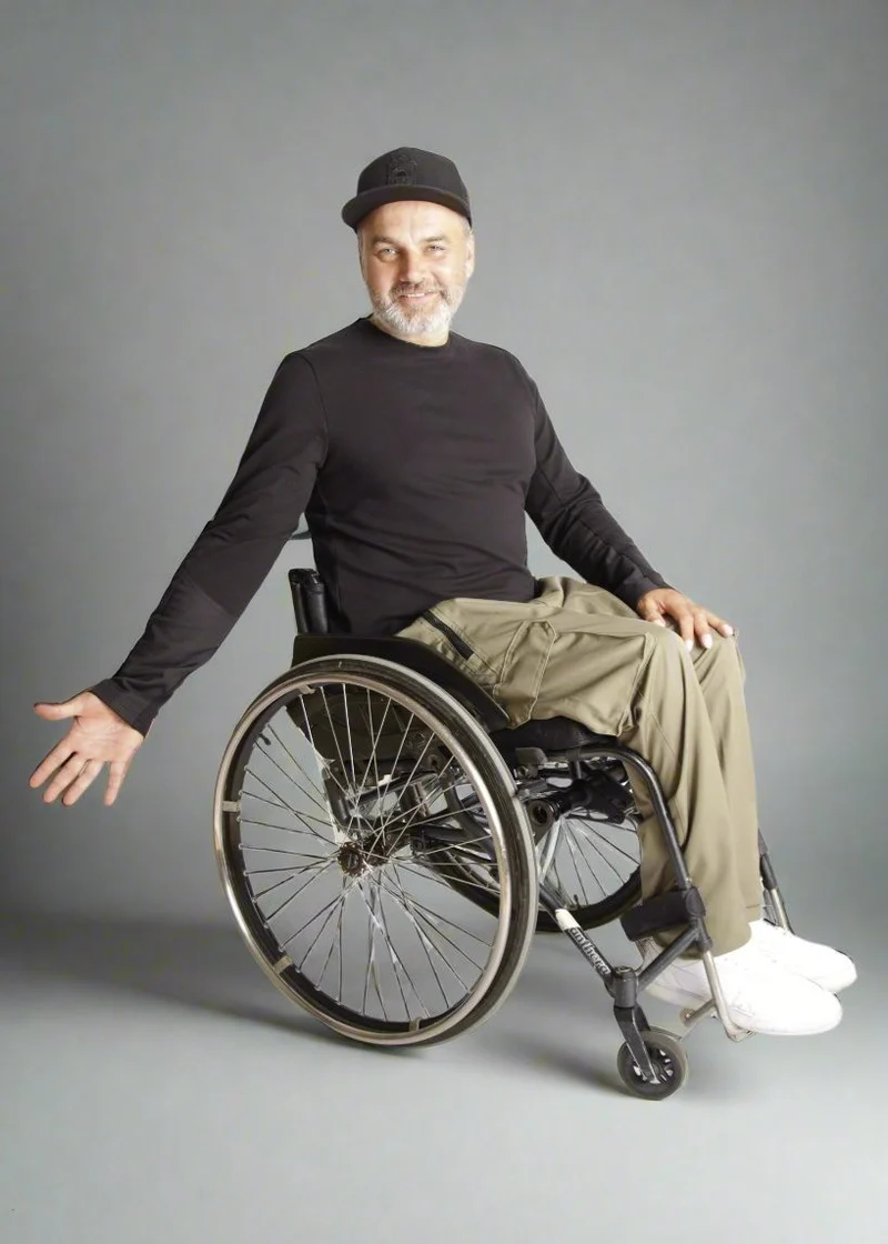 Men's wheelchair adaptive cargo pants with side pockets