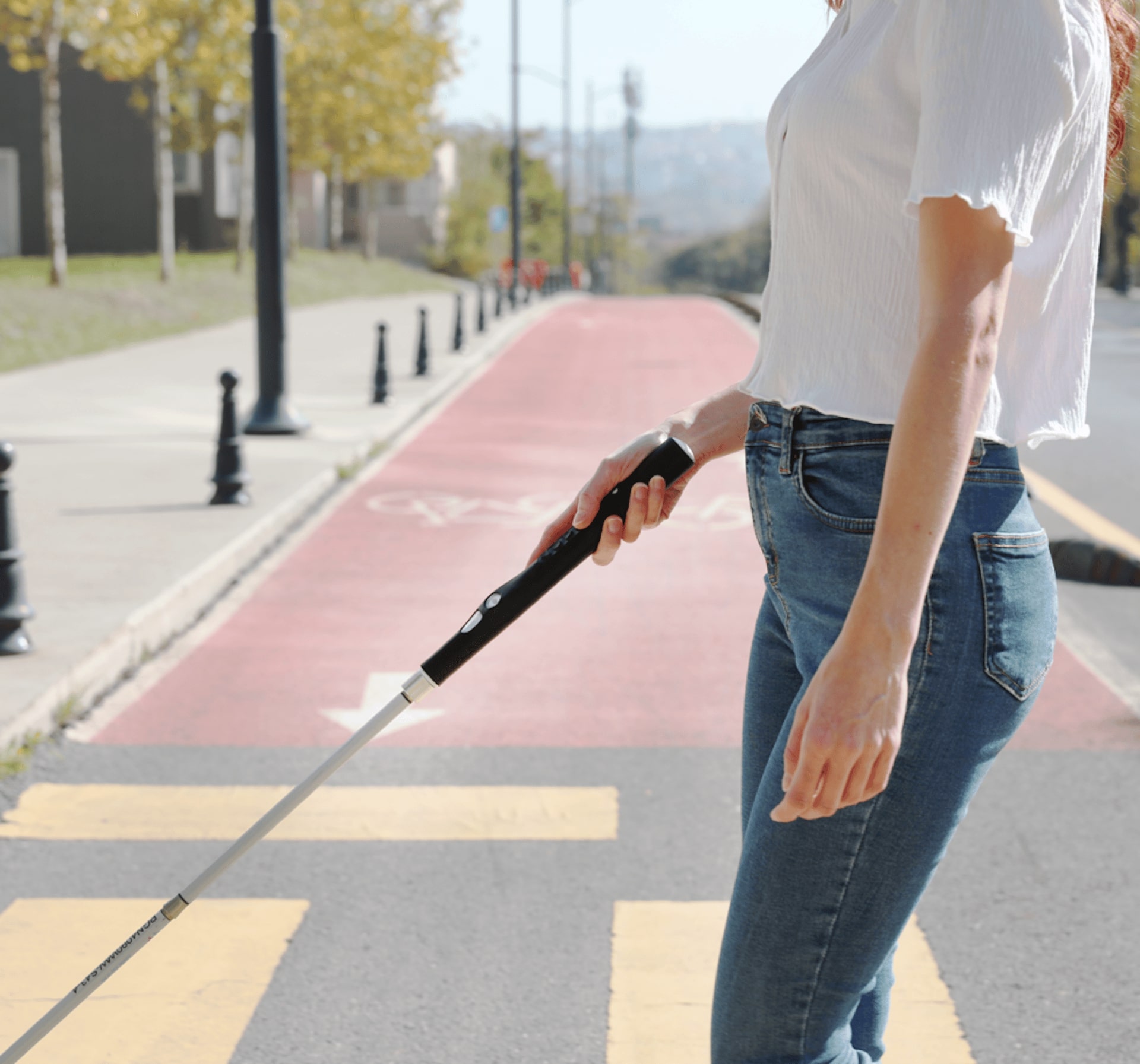Woman crosses the road using WeWalk Smart Cane