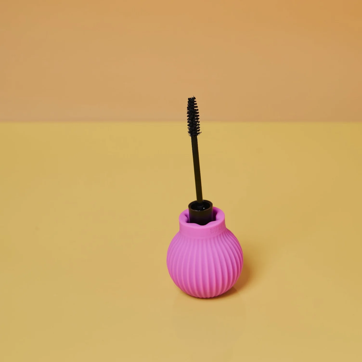 Betty is a round ball-shaped design & gives gives you a full-palm hold for soft, comfy, everyday control.