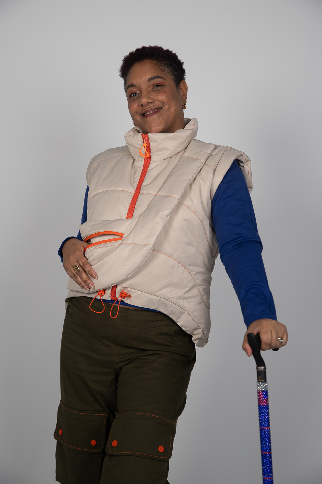 Women wears intotum fashion and uses a blue bewelled glam stick